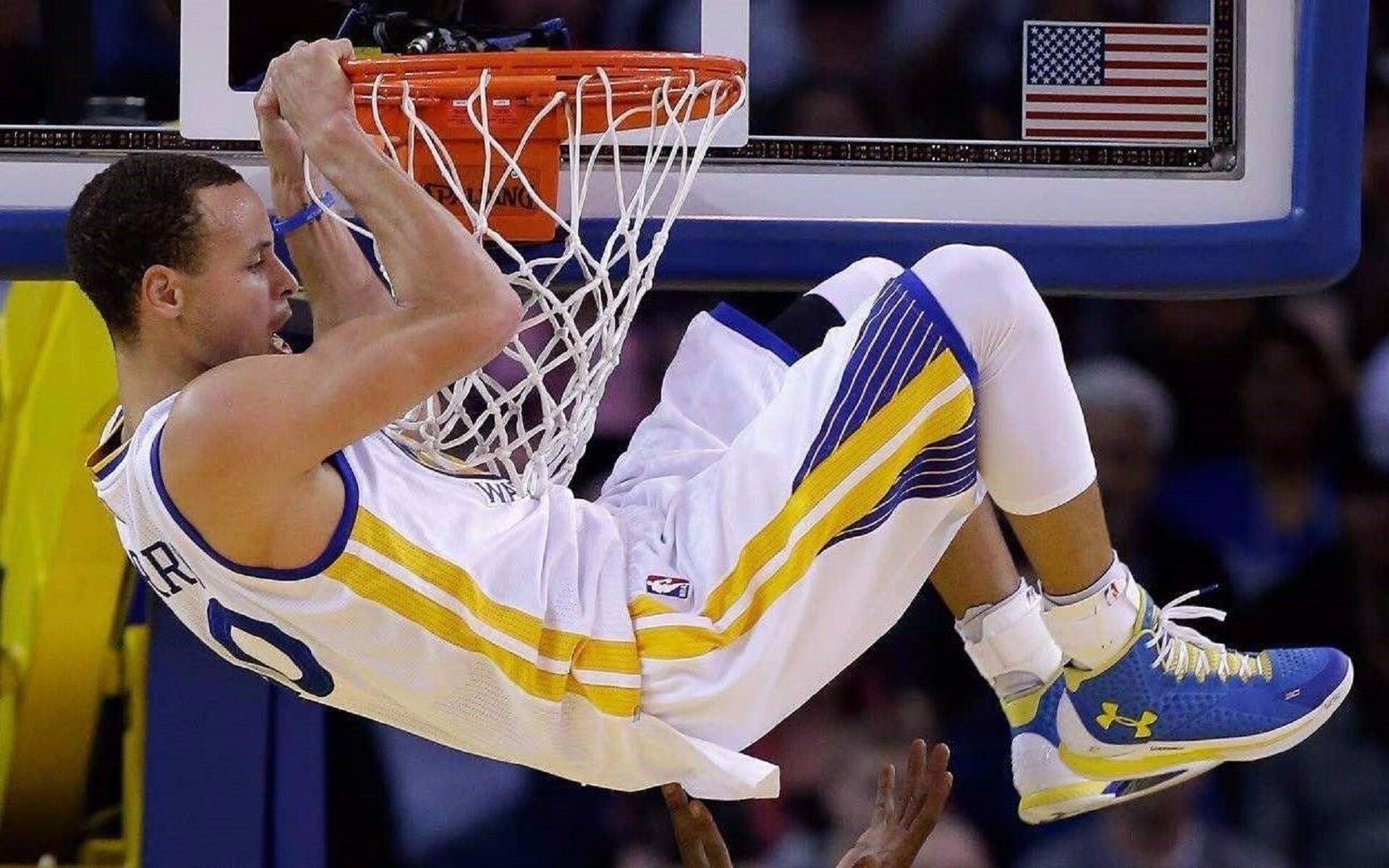 苏格兰足球血洗牙买加，NBA奇兵门迪季后赛封神！体育世界今晚疯了
